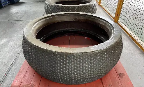 Grinding roller liners